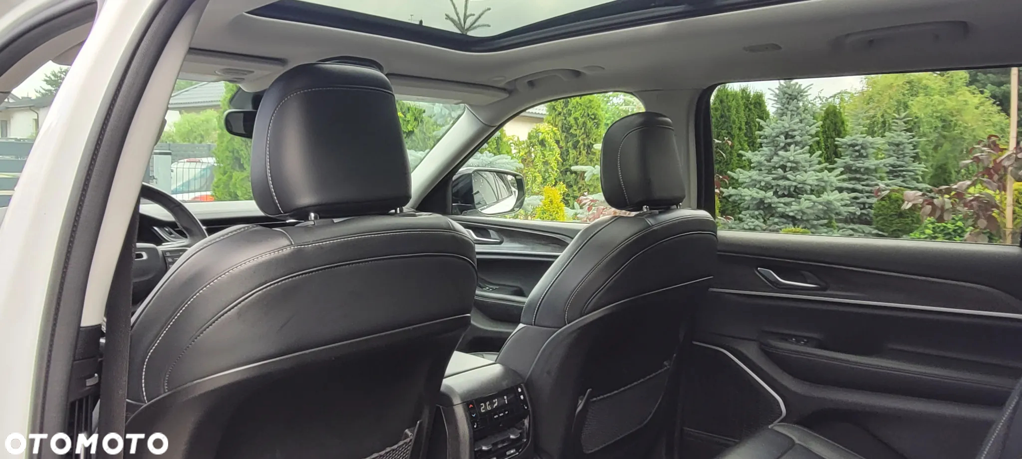 Jeep Grand Cherokee - 16