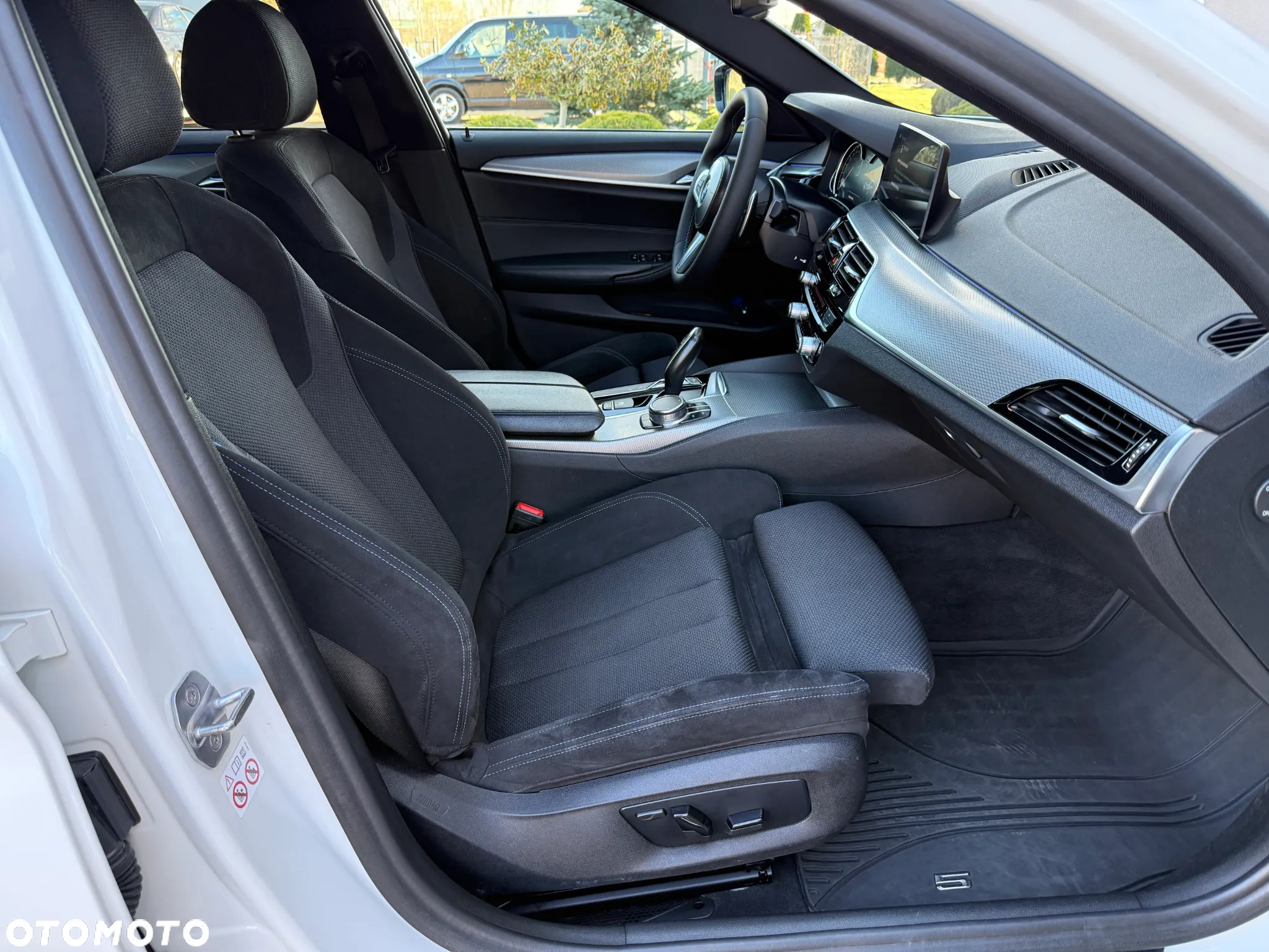 BMW Seria 5 520d xDrive M Sport sport - 9