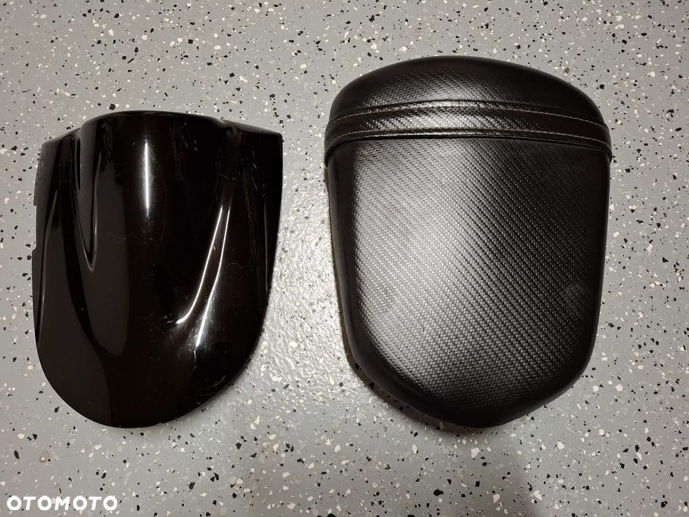 Suzuki GSXR 600 750 K6 K7 fotel siedzenie kanapa pasażera nakładka