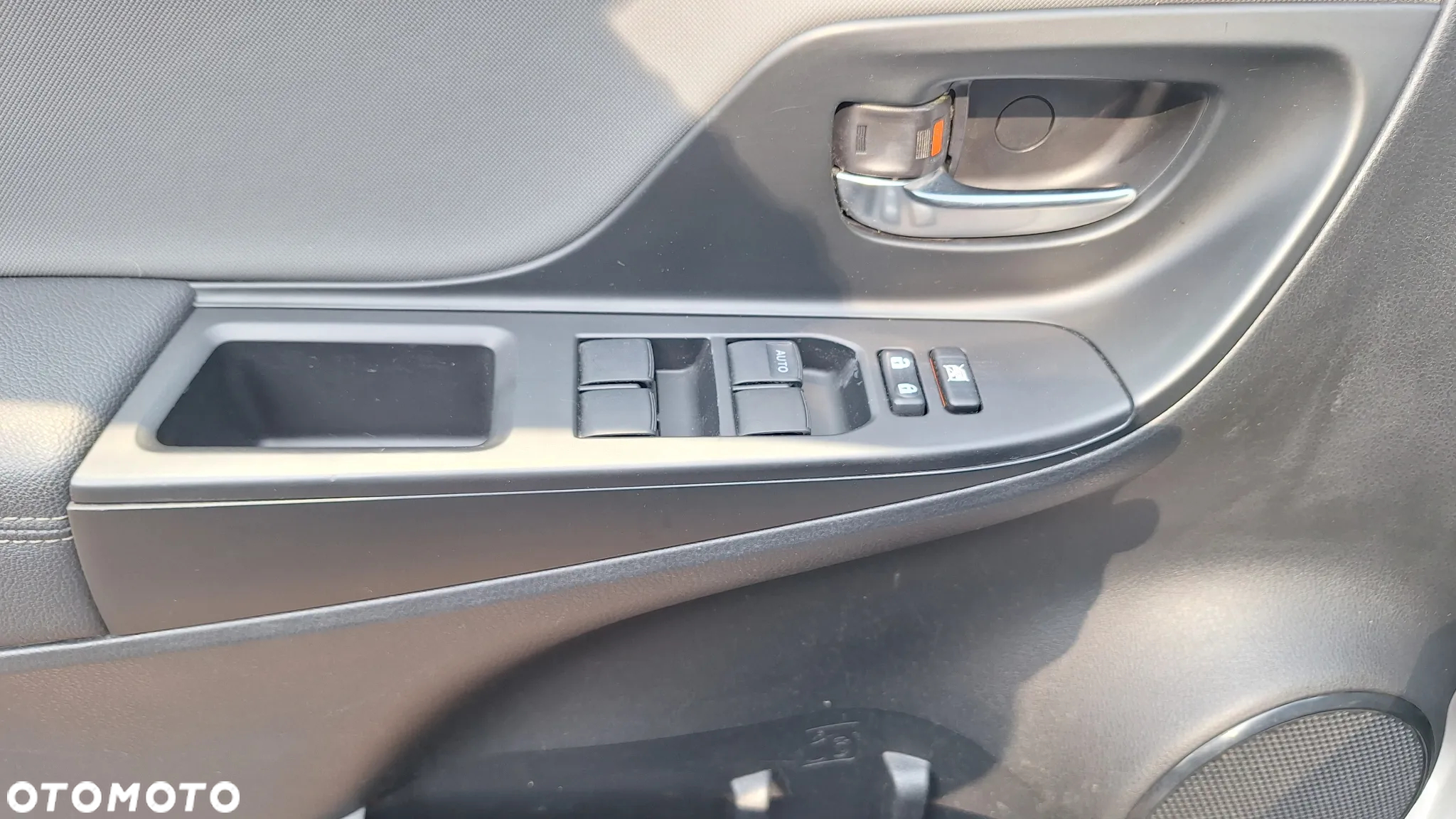 Toyota Yaris Hybrid 100 Premium - 13