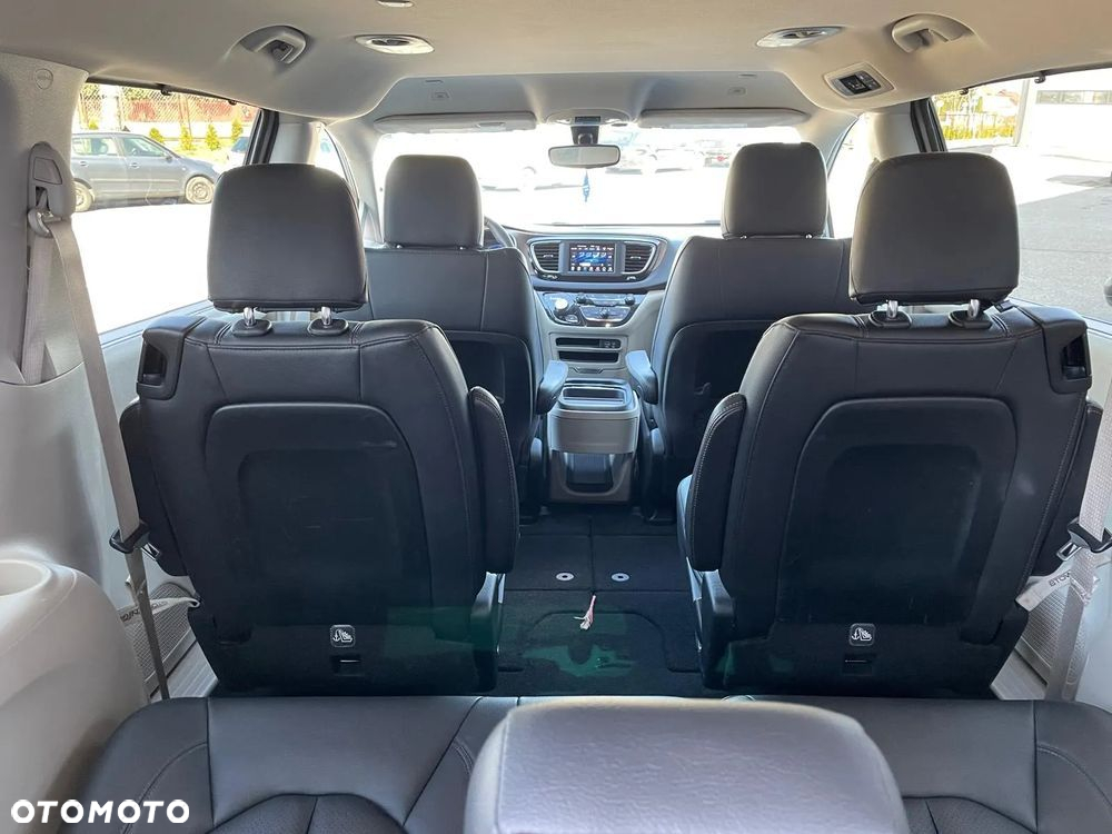 Chrysler Pacifica - 18