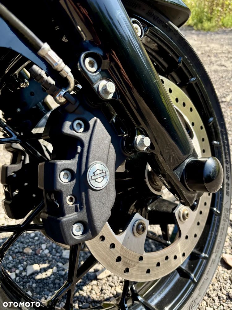 Harley-Davidson Touring Road King - 12