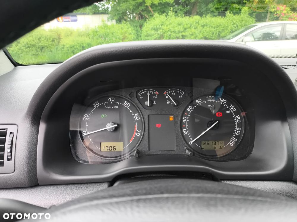 Skoda Octavia 1.6 Tour - 11