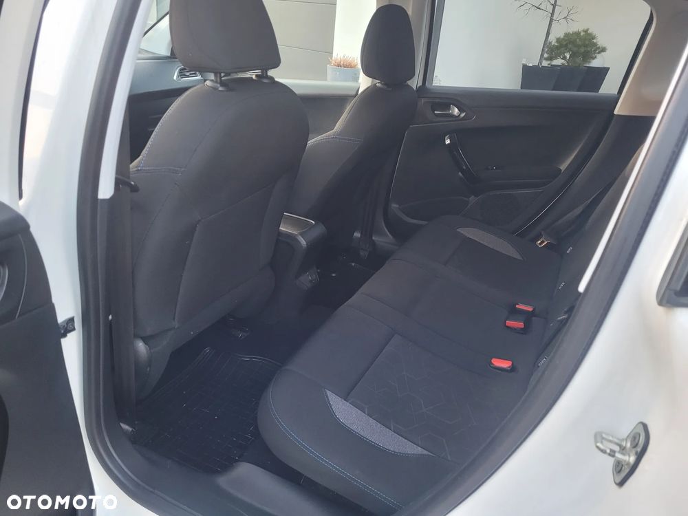 Peugeot 2008 PureTech 82 Signature - 11