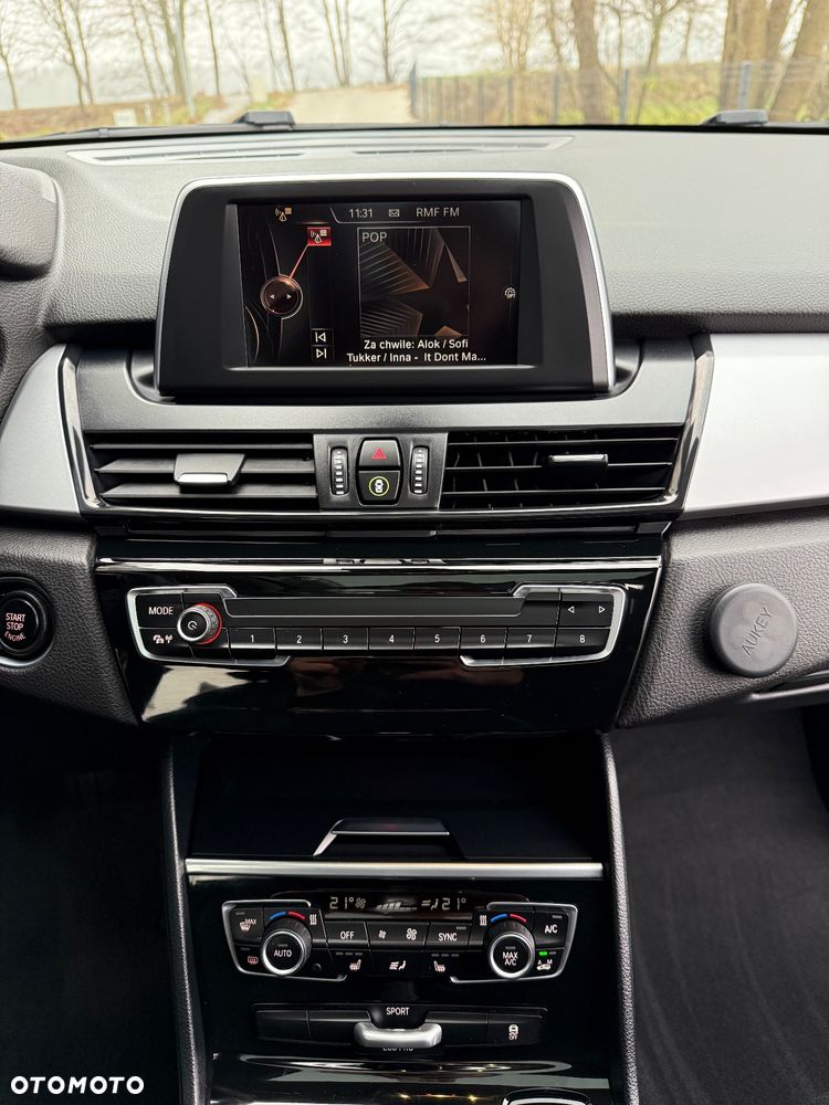 BMW Seria 2 218d - 31