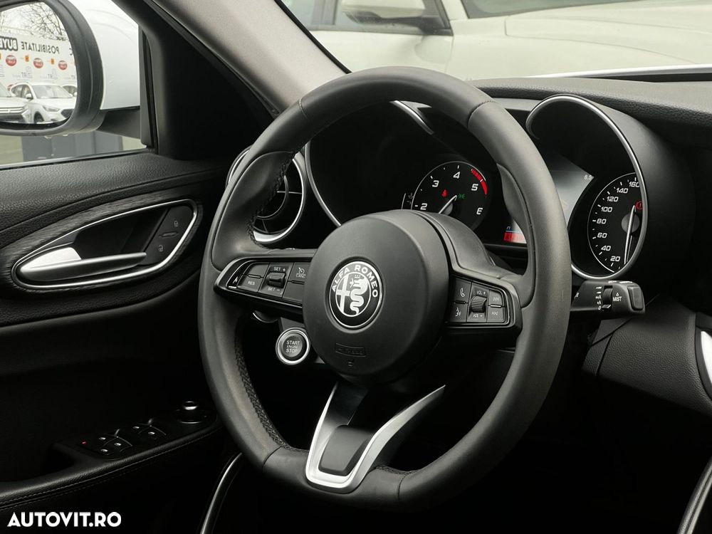 Alfa Romeo Giulia - 10