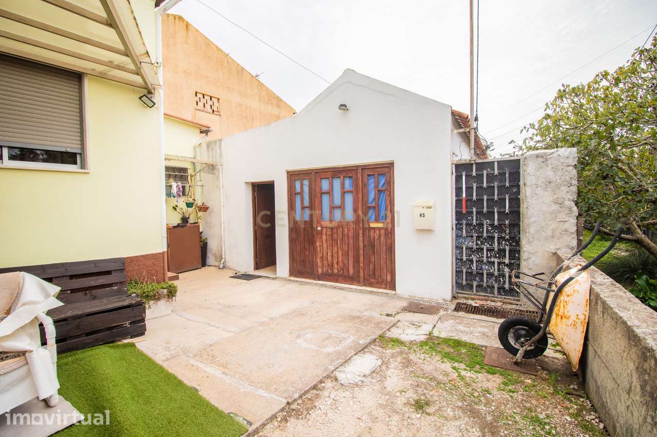 Moradia T5 com 3 suites, espaço exterior a 3 km da praia - Grande imagem: 2/34