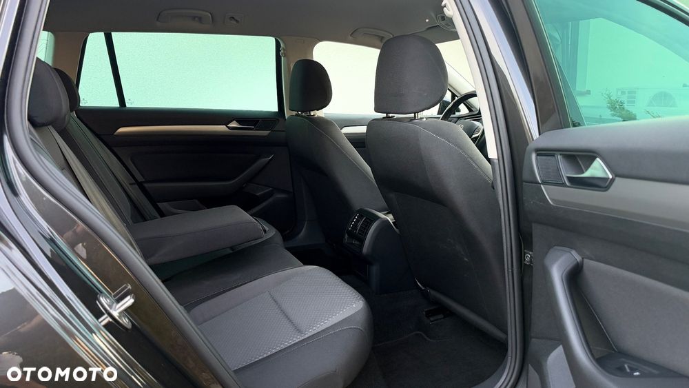 Volkswagen Passat - 33