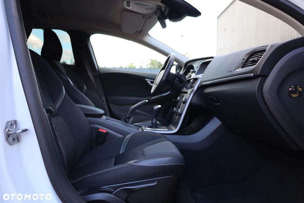 Volvo V40 T2 Drive-E Momentum - 23