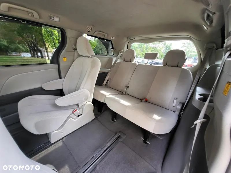 Toyota Sienna 3.5 V6 SE - 23