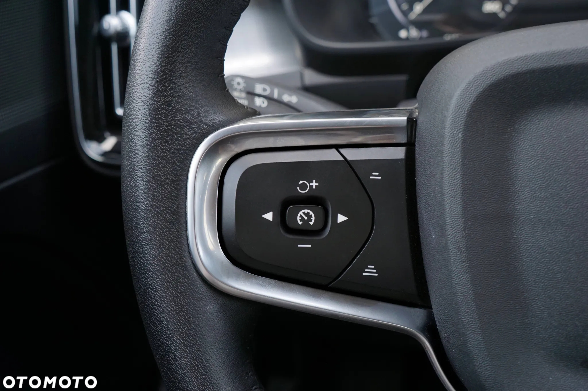 Volvo XC 40 T3 Momentum - 23