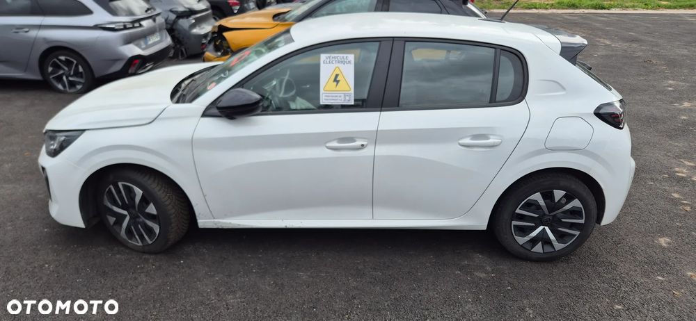 Peugeot 208 - 4
