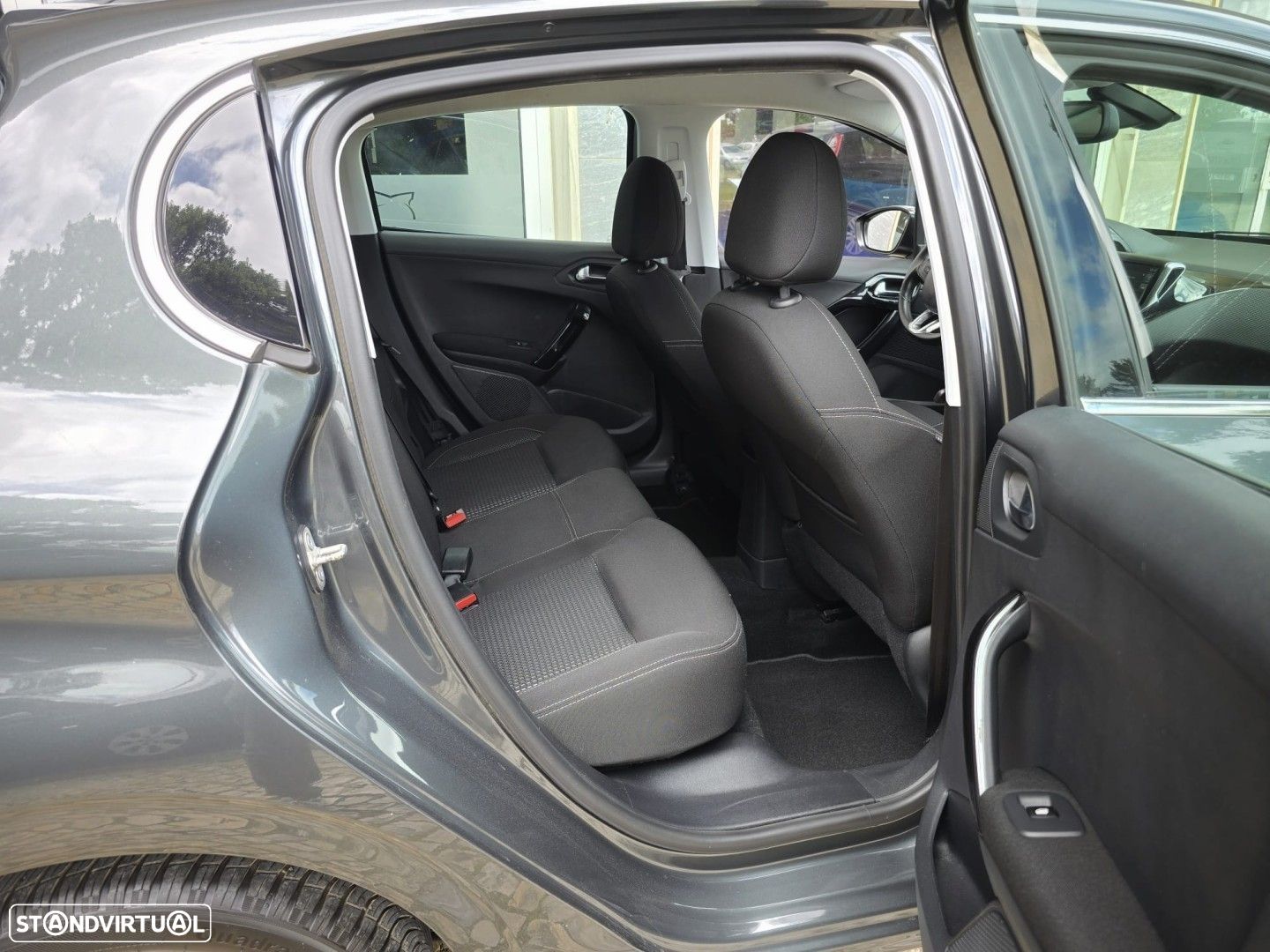 Peugeot 208 1.2 PureTech Allure EAT6 - 7
