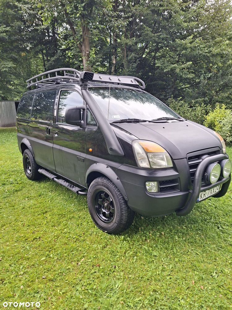 Hyundai H-1 Starex - 1