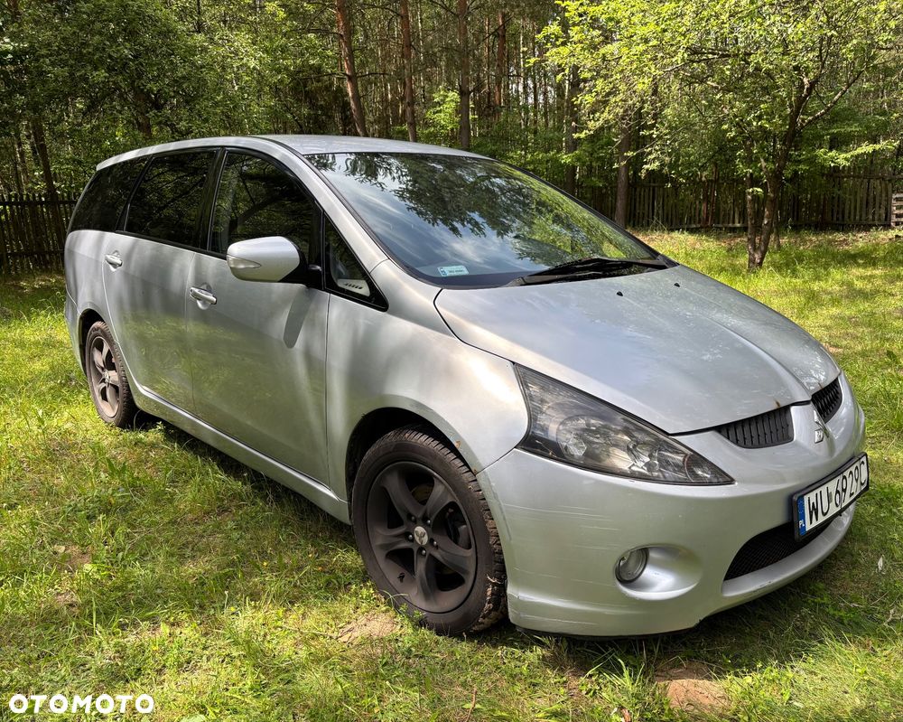 Mitsubishi Grandis - 2