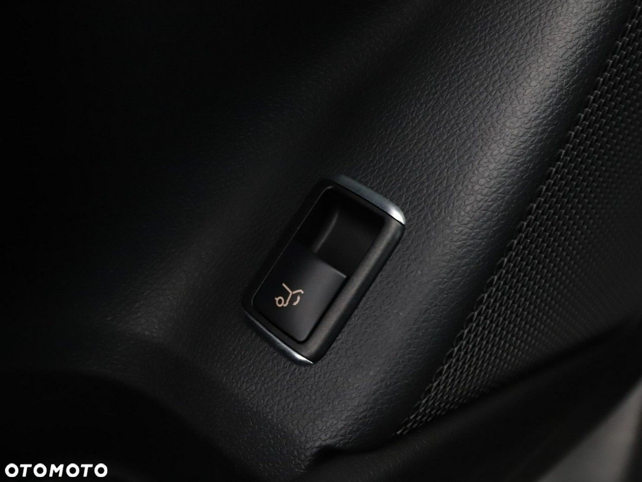Mercedes-Benz GLA 200 Urban - 33