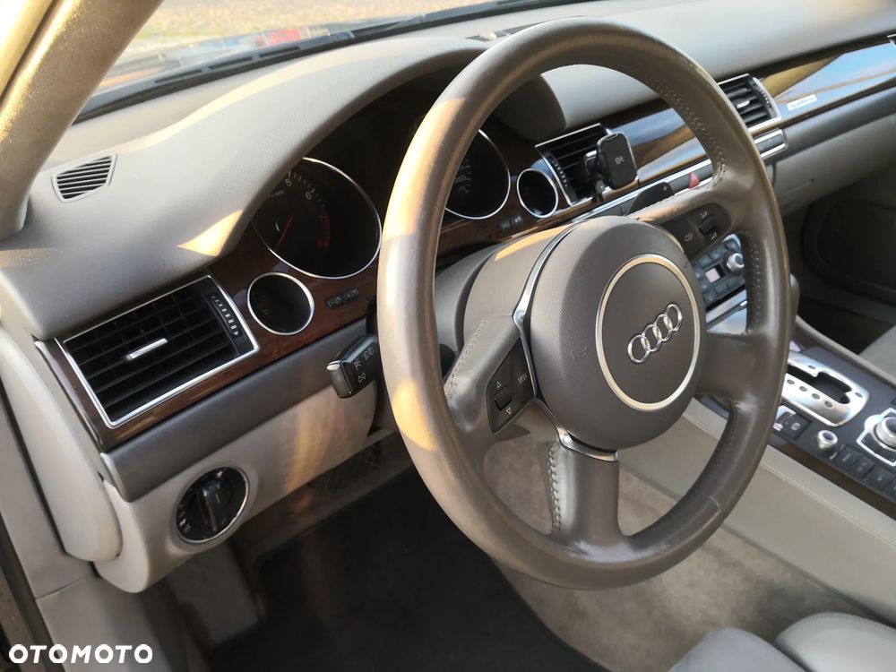 Audi A8 4.2 Quattro - 20