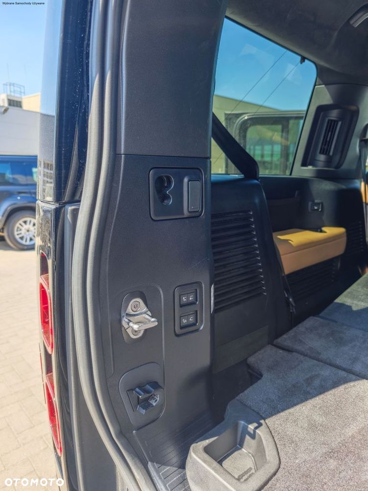 Land Rover Defender 3.0 D300 mHEV X-Dynamic HSE - 18