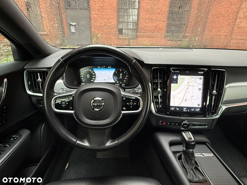 Volvo S90 D4 Momentum - 17