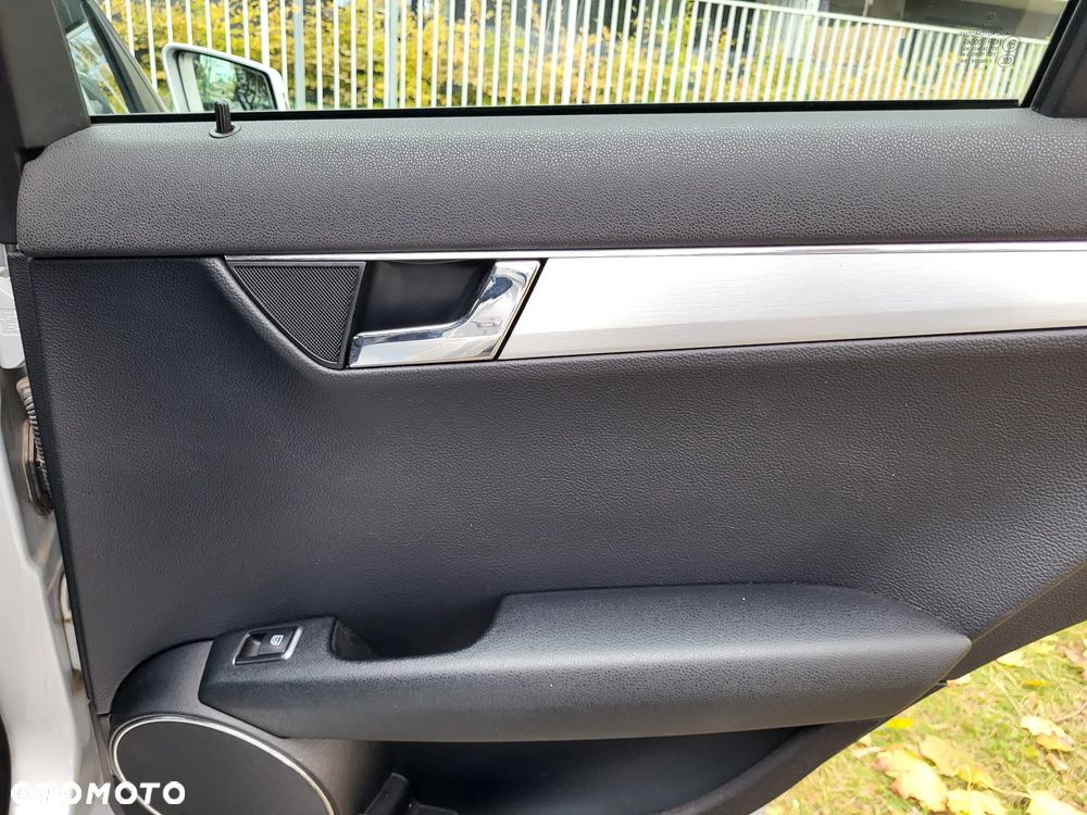 Mercedes-Benz Klasa C 180 K BlueEff Avantgarde - 30