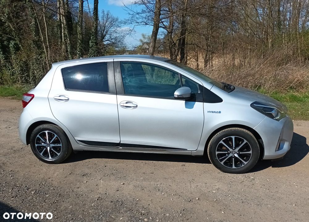 Toyota Yaris Hybrid 100 Active - 34