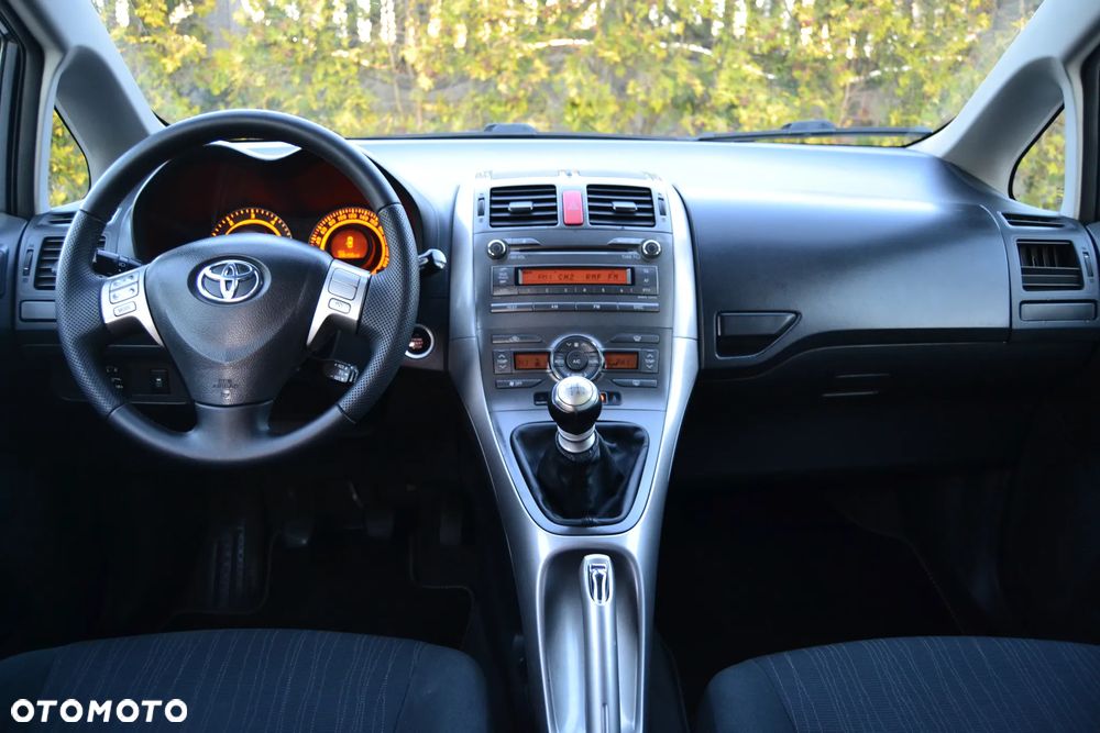 Toyota Auris 2.0 D-4D Sol - 32