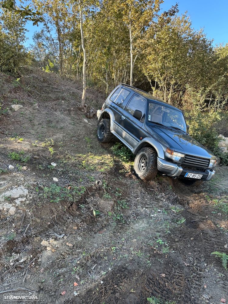 Mitsubishi Pajero 2.5 TDi GLX - 2