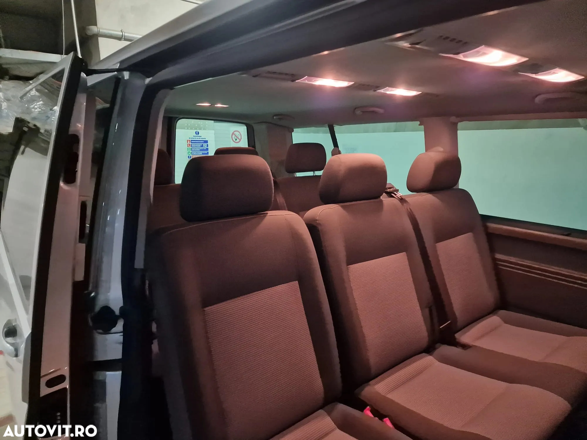 Volkswagen Caravelle - 4