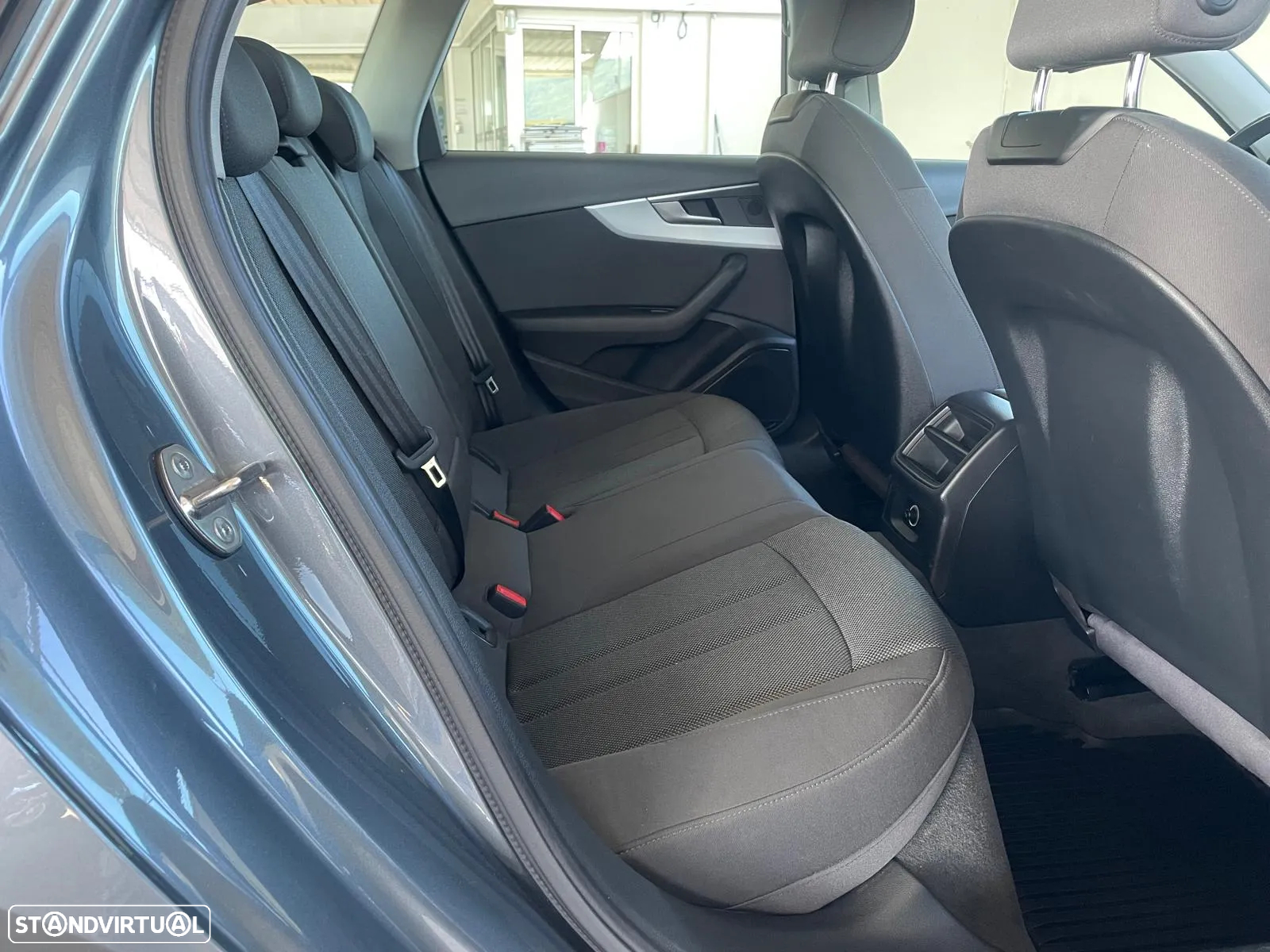 Audi A4 Avant 2.0 TDI Business Line - 29