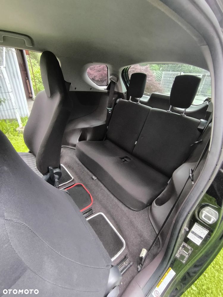 Toyota iQ - 9