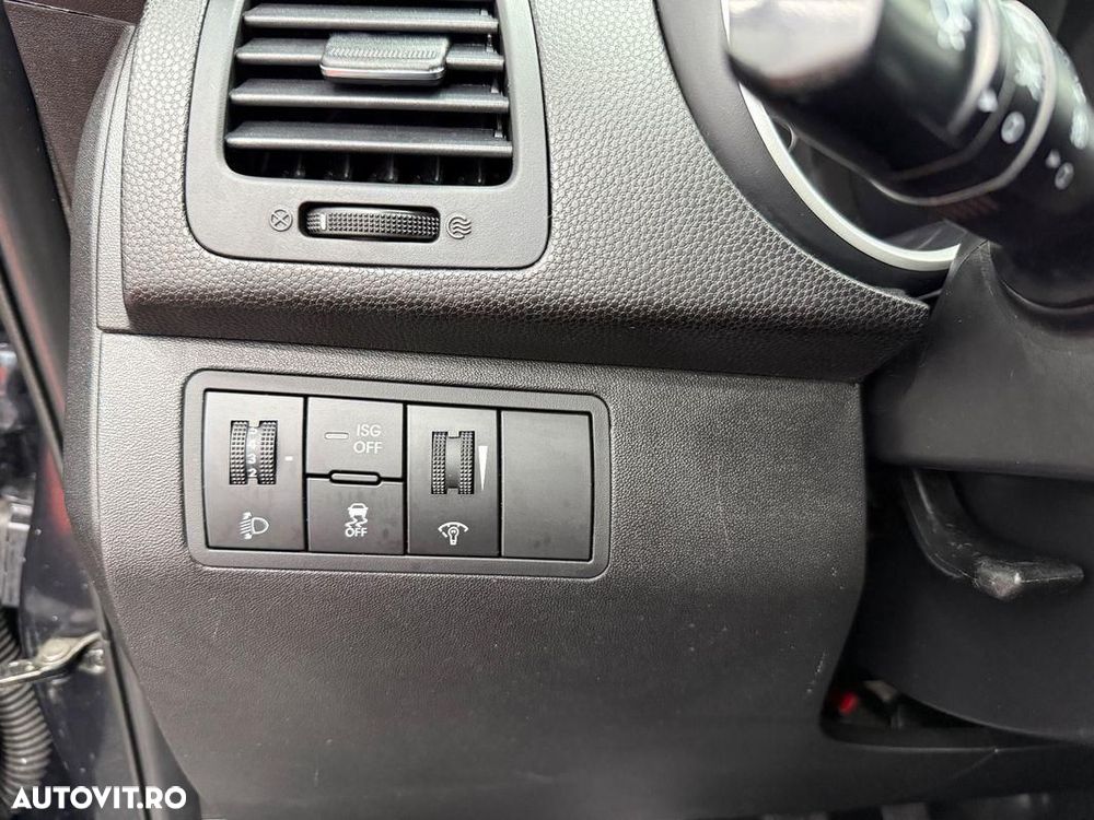 Kia Venga 1.6 CRDi 128 Black Collection - 10