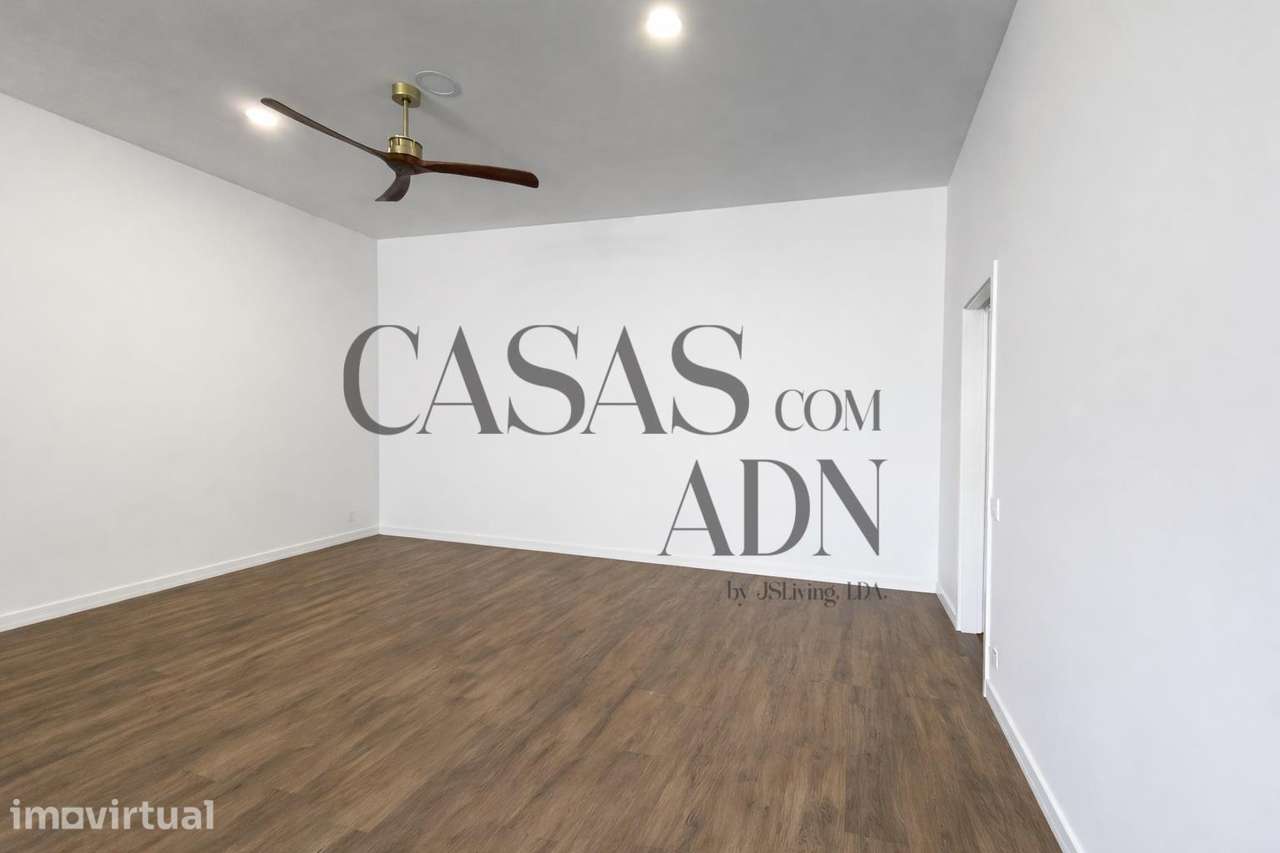 Loja comercial localizada na primeira linha da Praia da Barra. - Grande imagem: 3/9
