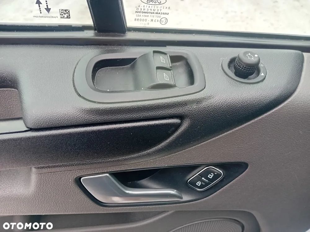 Ford Tourneo Custom - 22