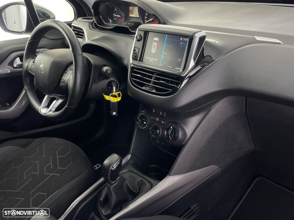 Peugeot 2008 1.2 PureTech Style - 24