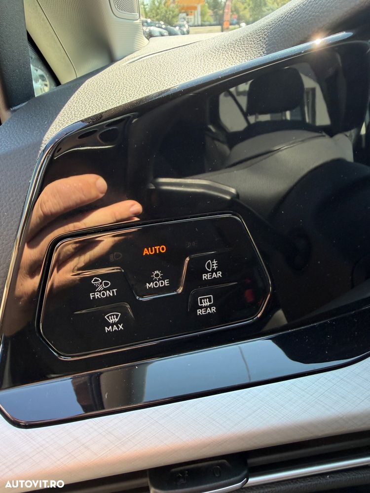 Volkswagen Golf - 8
