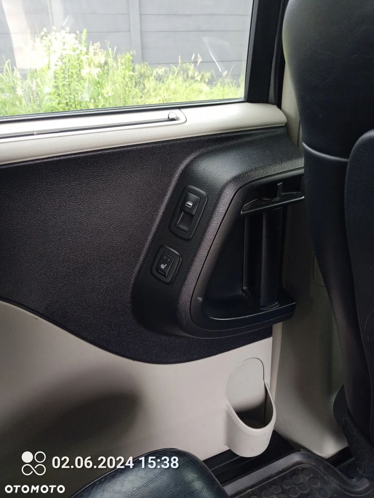 Chrysler Town & Country - 6