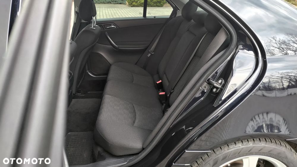 Mercedes-Benz Klasa C 180 Kompressor Avantgarde Sport Edition - 21