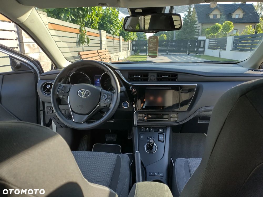 Toyota Auris Hybrid 135 Prestige - 8