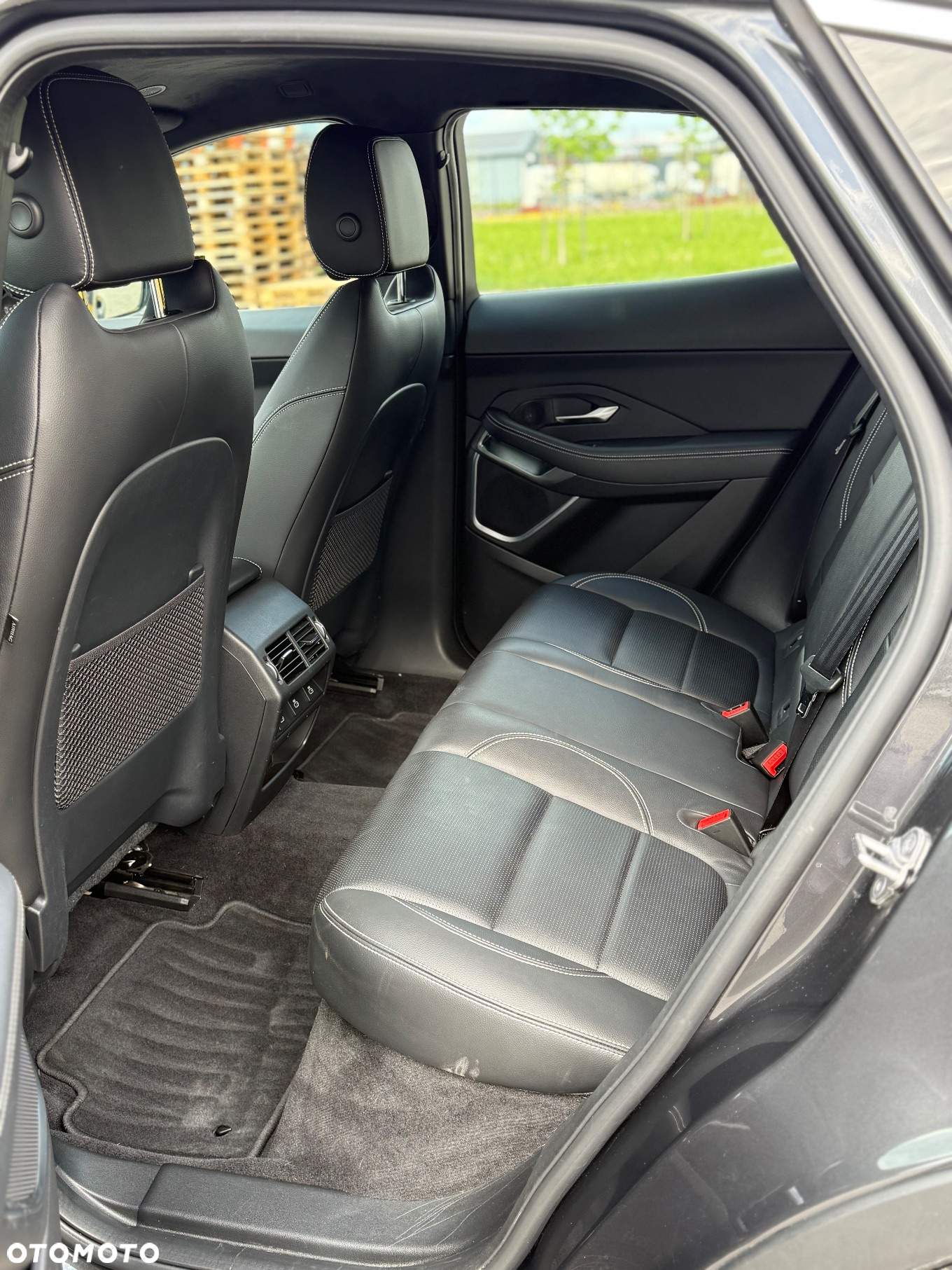 Jaguar E-Pace P200 AWD R-Dynamic SE - 9