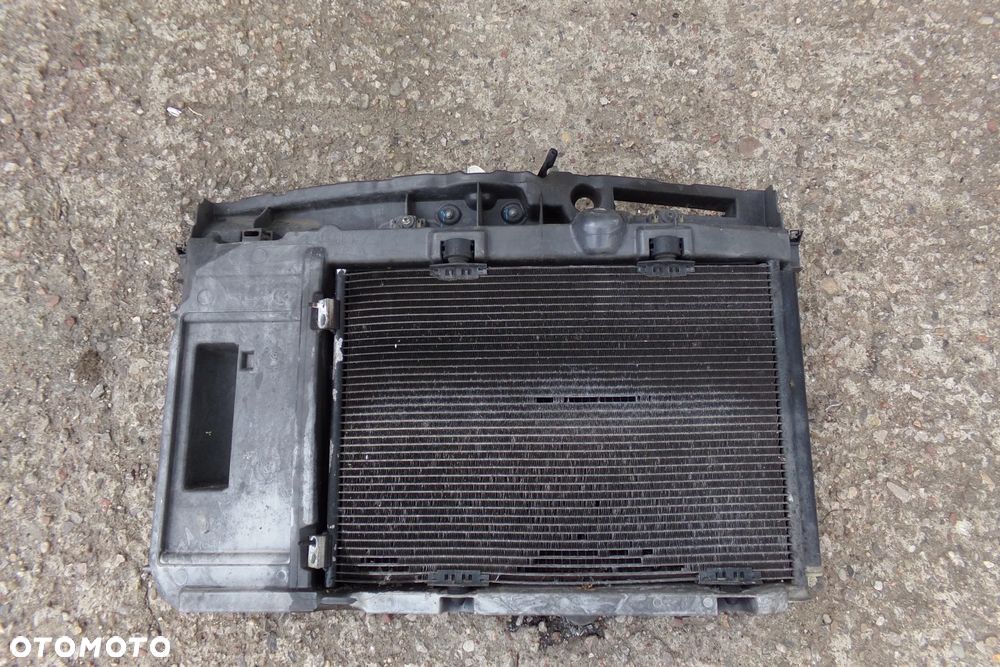 Pas przedni 9687711380 z chłodnicami i wentylatorem Peugeot 207 1.6VTI