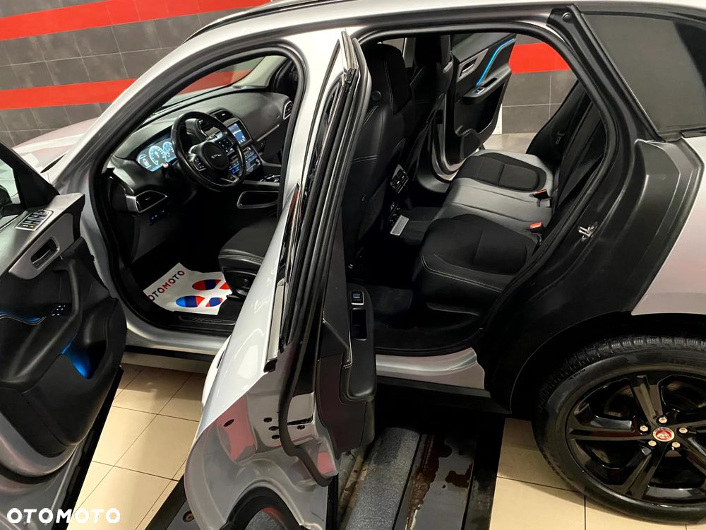 Jaguar F-Pace 20d AWD R-Sport - 24