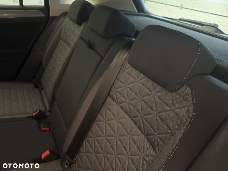 Volkswagen Tiguan - 19