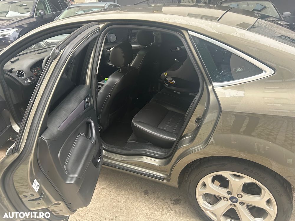 Ford Mondeo 2.0 EcoBoost Powershift Titanium - 11