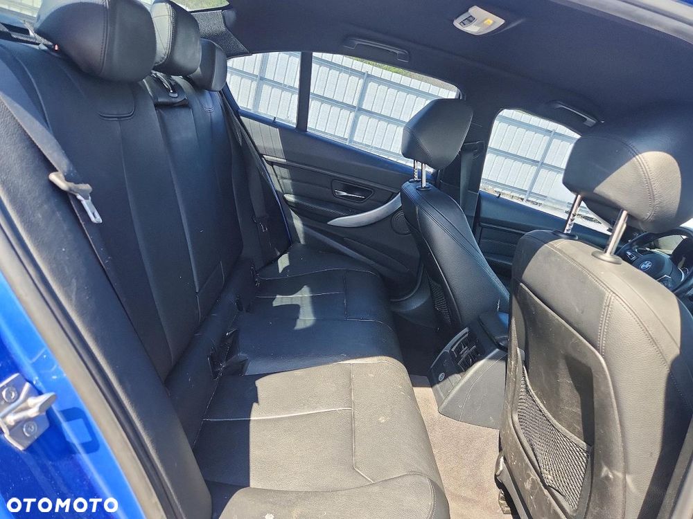 BMW Seria 3 328i Sport Line - 10