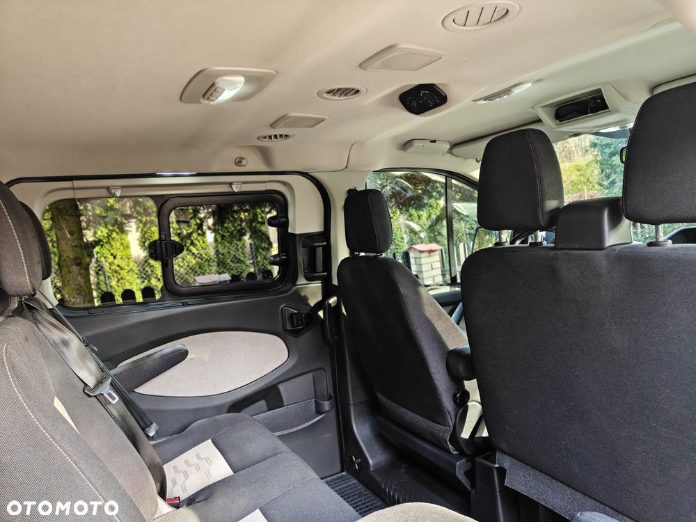 Ford Tourneo Custom - 34