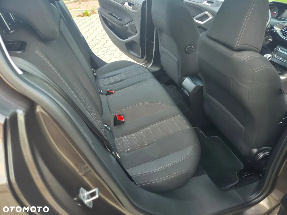 Peugeot 308 1.6 e-HDi Access S&S - 17