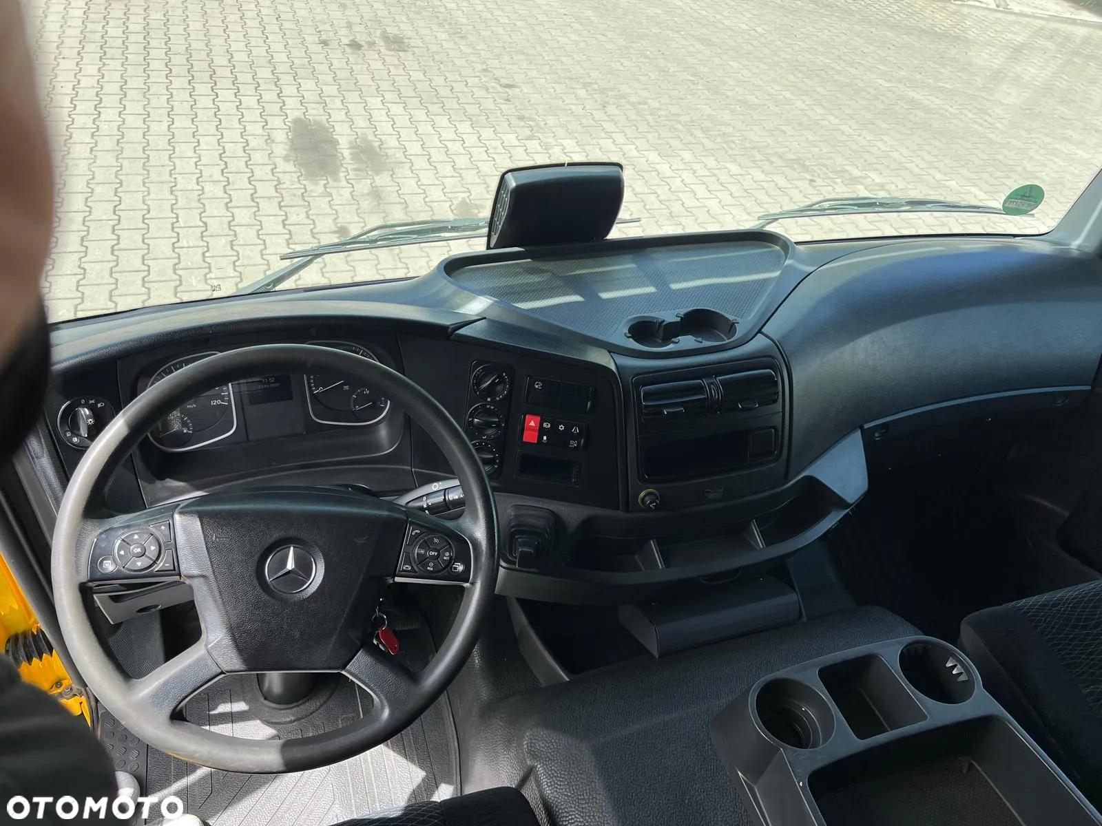 Mercedes-Benz ATEGO - 15