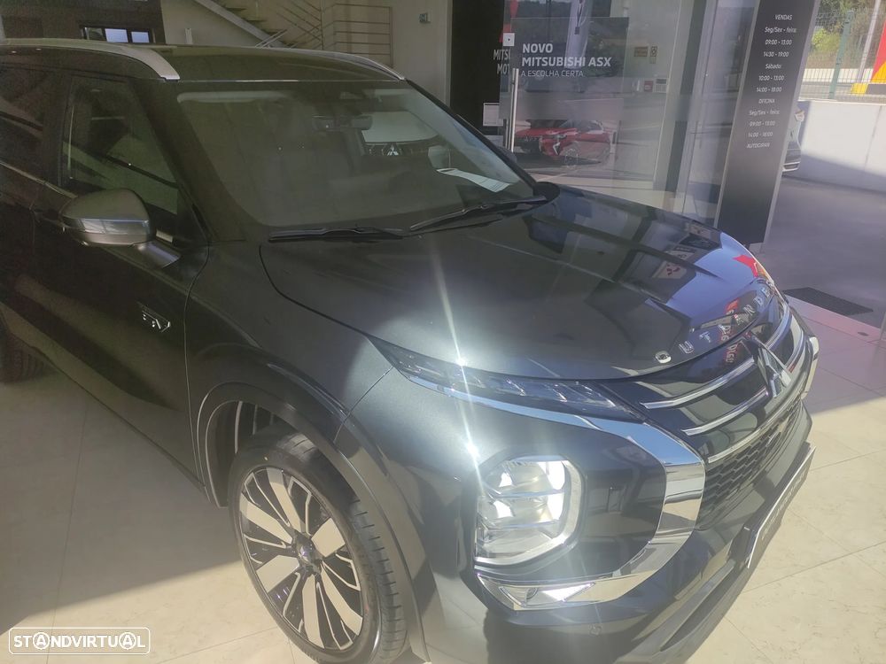 Mitsubishi Outlander - 2