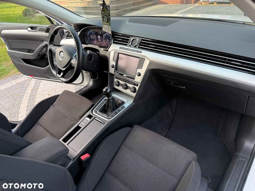 Volkswagen Passat - 21