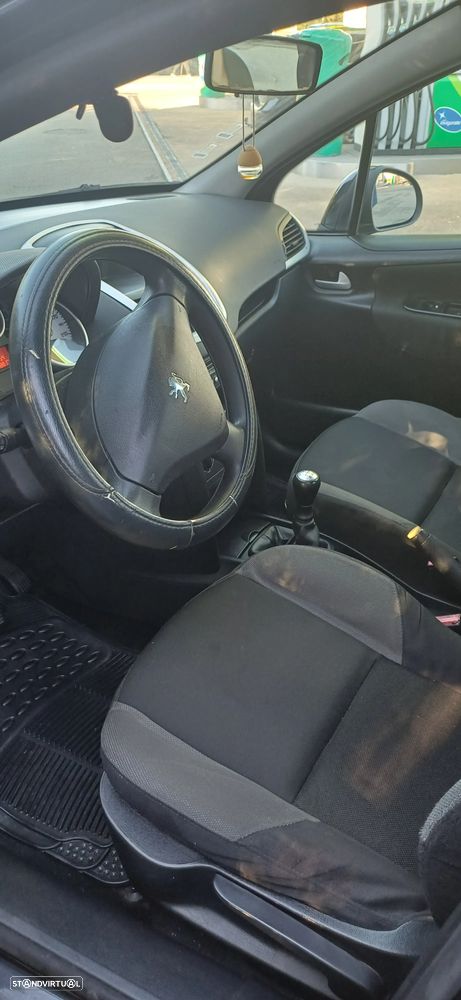 Peugeot 207 1.4 HDi Urban - 18